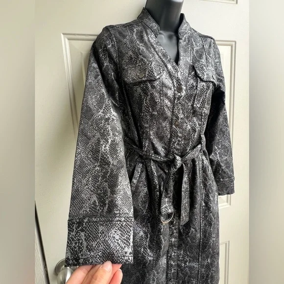 White House Black Market Animal-Print Foil Shirt Dress Size 2P - Picture 4 of 12